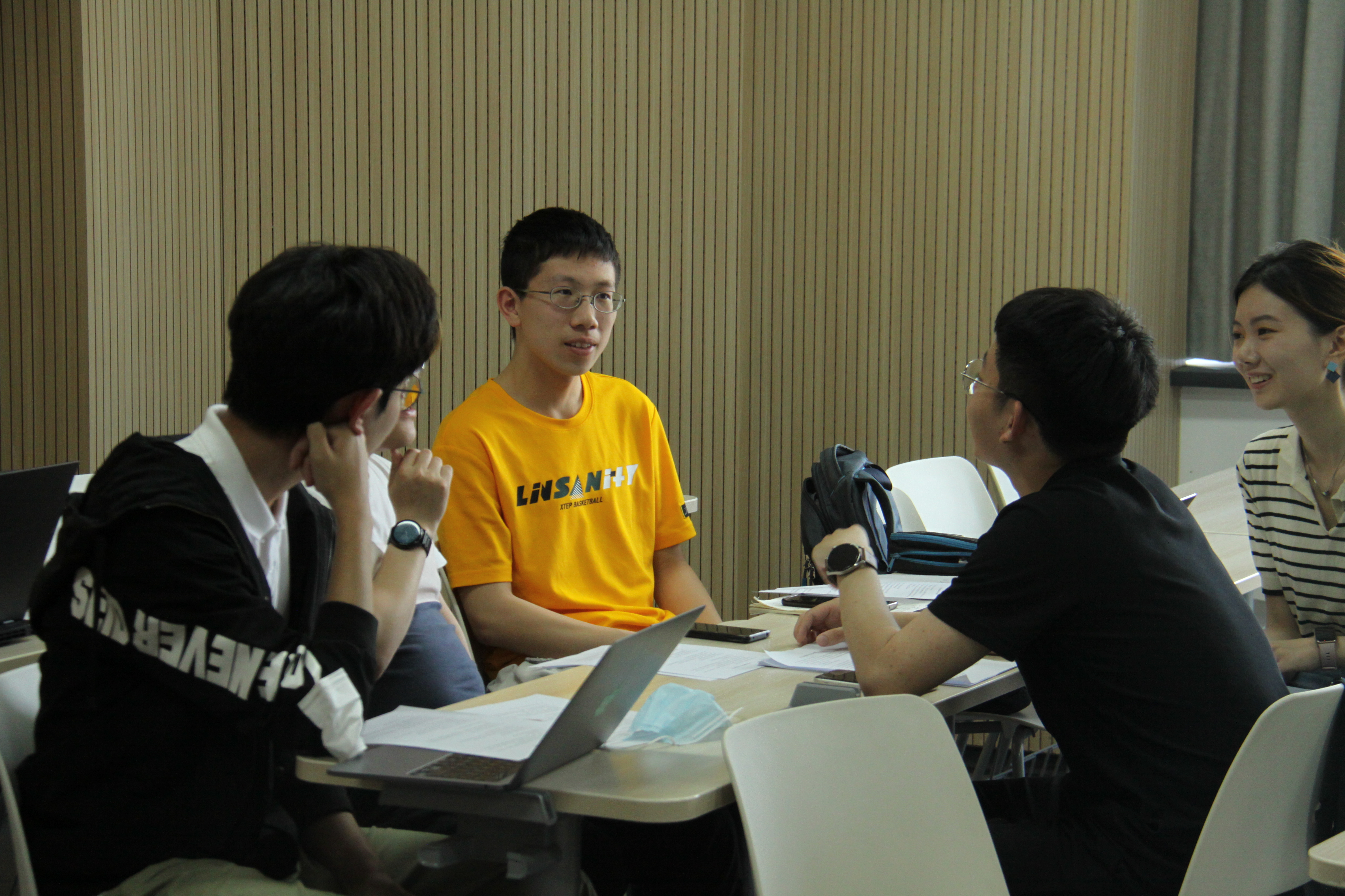 20220515-辅导员读书班走进主题党团日，共话抗疫中的青年担当与责任-张智昊-分小组讨论JPG