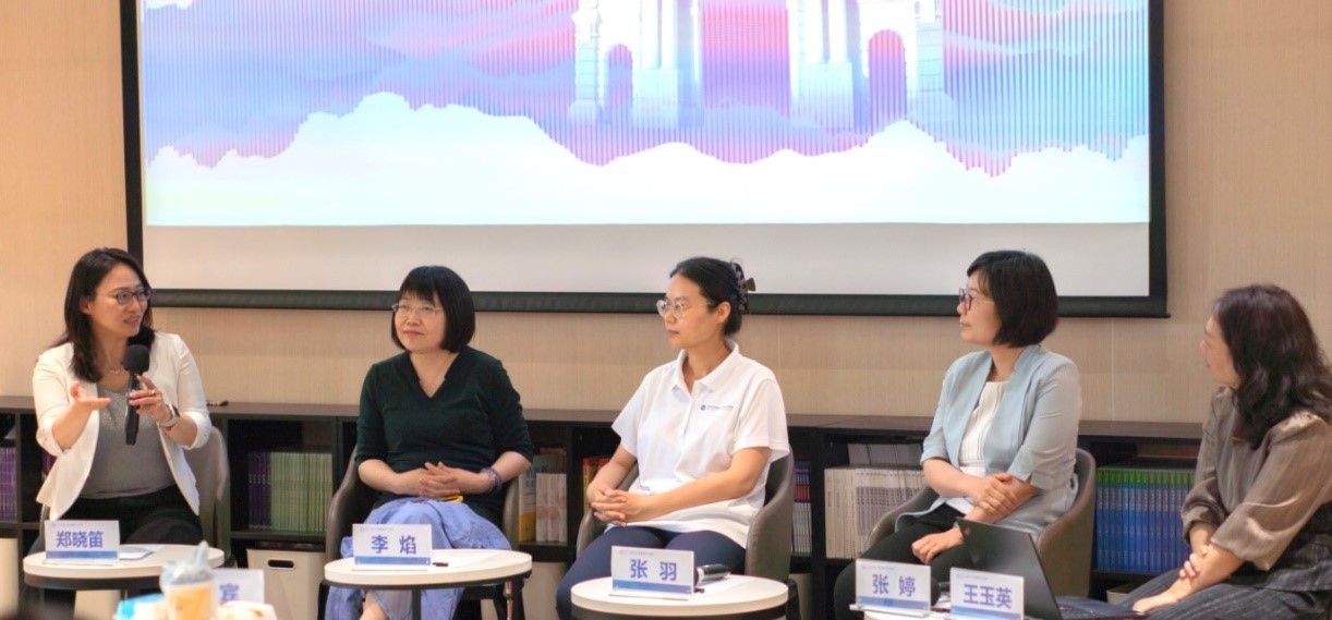 20250530-女教师沙龙-教师发展中心-交流环节（从左至右依次为：郑晓笛、李焰、张羽、张婷、王玉英）.jpg