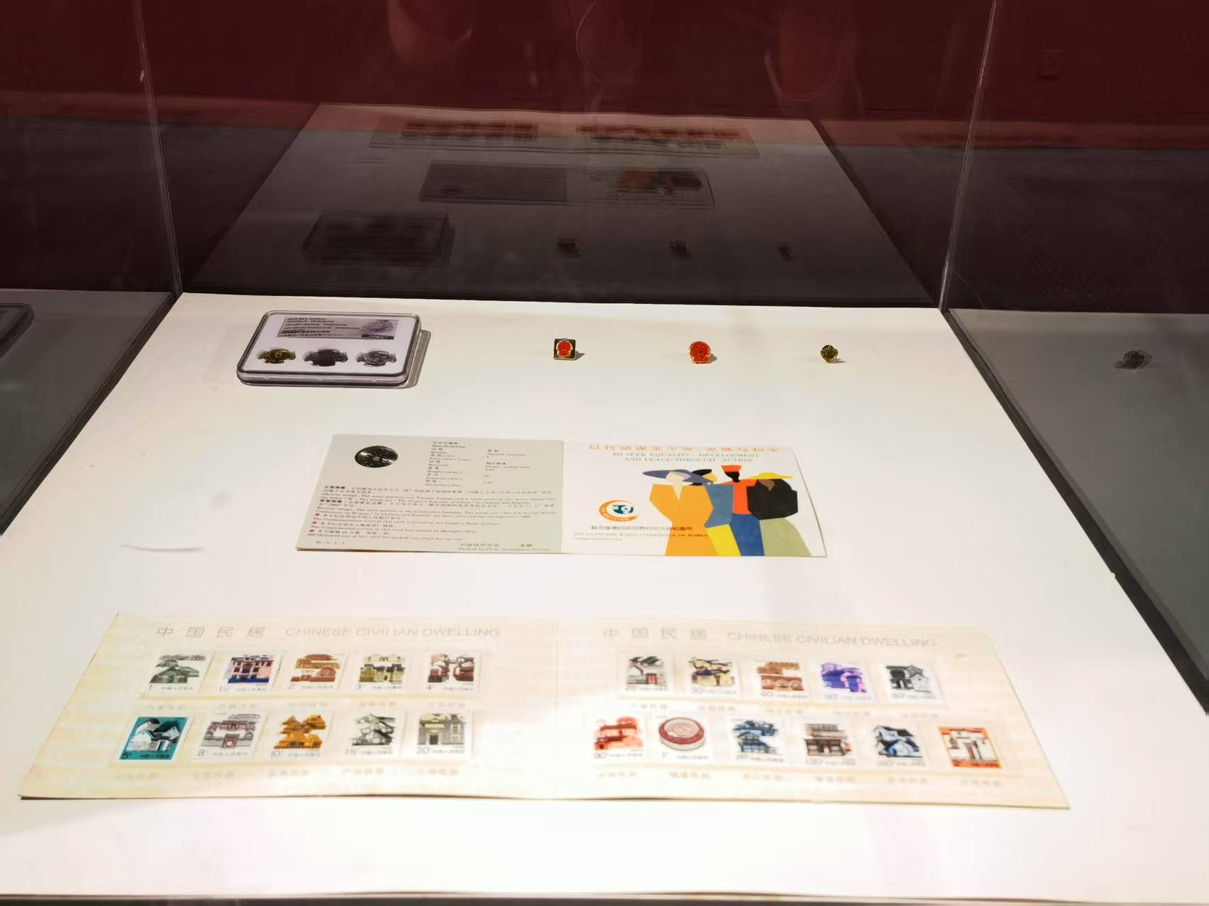 20250429-陈汉民设计文献展-美术学院-人民币硬币、纪念币、国庆游行纪念章、邮票,陈汉民设计.jpg