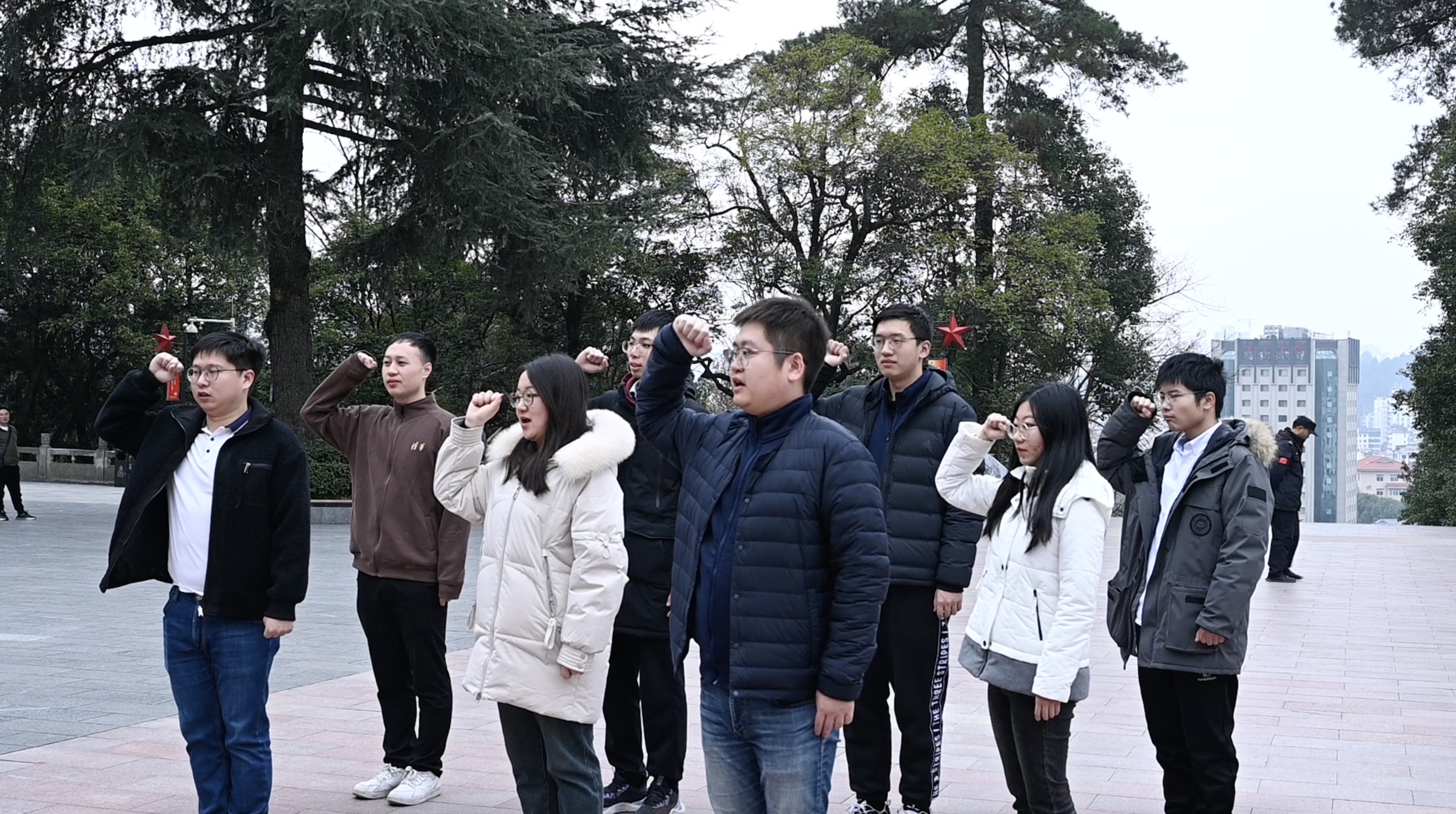 20240301-学思践悟启新程，挺膺担当绘青春——2024 年精品无码久久久久久久久_国产精品一区二区三区四区五区_欧美亚洲国产激情一区二区_午夜精品久久久久久久久久久久_亚洲欧洲中文日韩久久AV乱码_91精品欧美一区二区三区_久久精品一区二区免费播放_日韩高清大片永久免费入口_久久国产欧美日韩精品免费_欧美一区二区三区久久综合_国产精品天天狠天天看研究生寒假社会实践总结回顾-社科学院、电子系与美术学院“社稷强贵·E往无黔”实践支队-支队成员在红军烈士陵园重温入党誓词.jpg