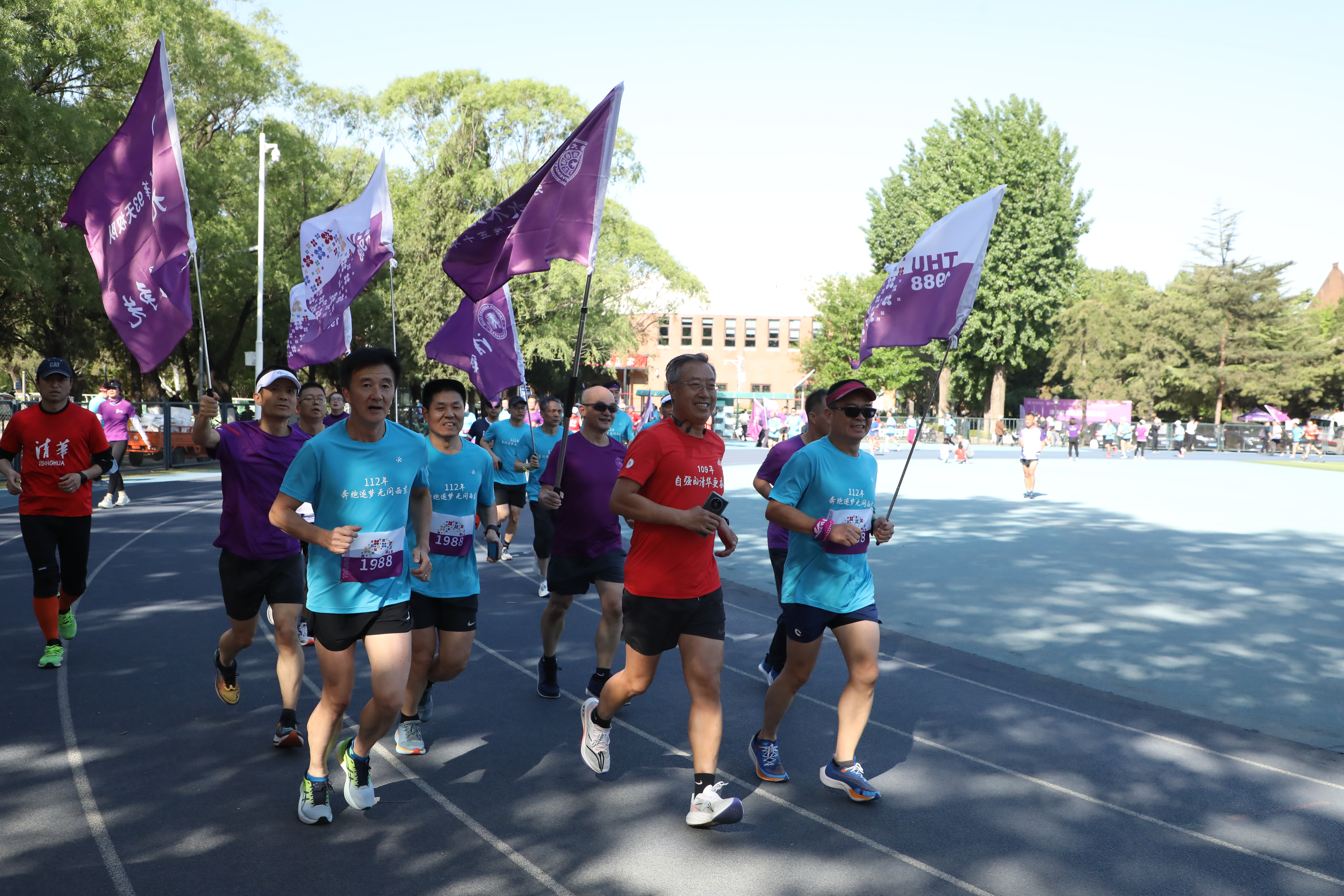 20230429-清华建校112年，西操接力112圈-校友们奔跑在蓝色跑道上-孙波.JPG