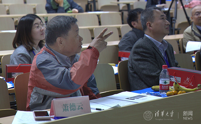 萧德云教授在信息????ˉ分场和é?手进行交?μ?5.jpg